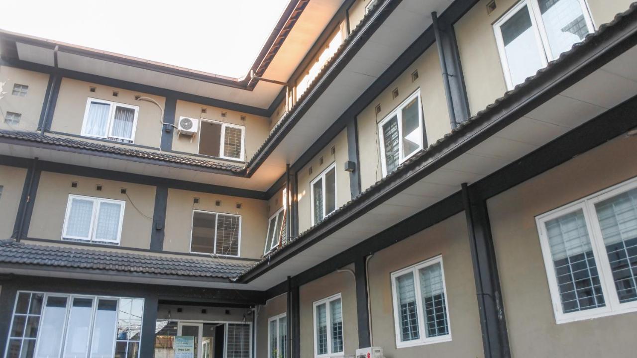 Reddoorz At 33 Tempat Tidur & Sarapan 2*