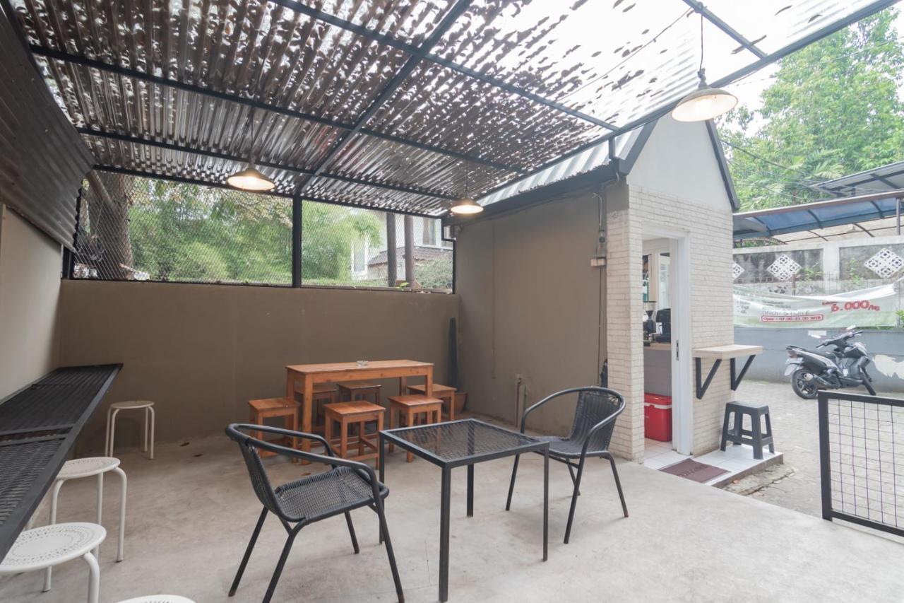 Tempat Tidur & Sarapan Reddoorz At 33 Bandung